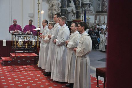 Die sechs Weihekandidaten (vlnr): Thomas Smettan, Daniel Göller, Josef Alber, Sebastian Bieber, Till Hünermund und André Viertelhausen